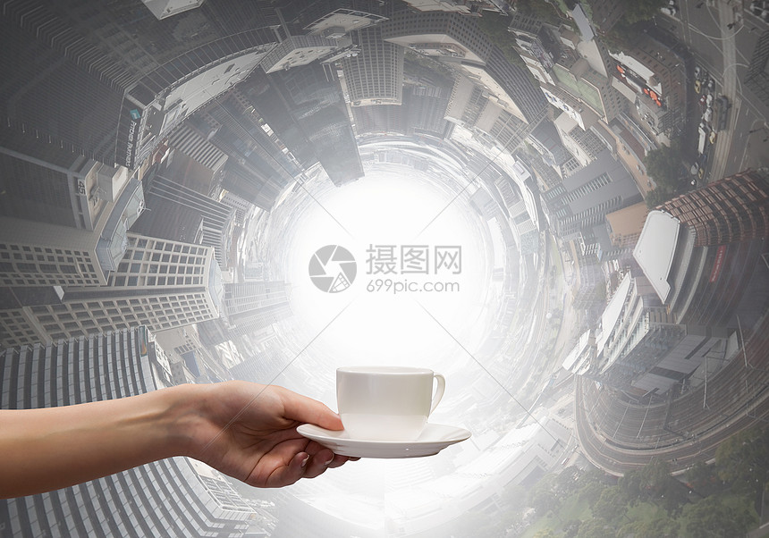 咖啡休息时间紧紧地握住白色的茶咖啡