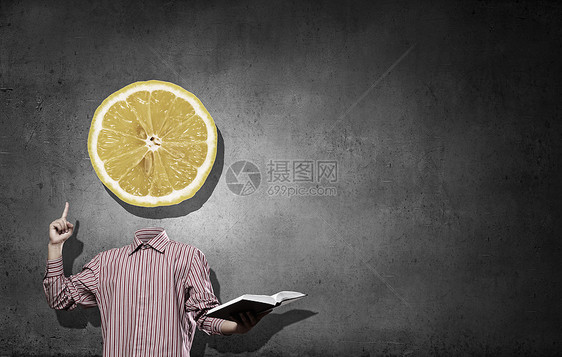 柠檬先生无头男人手里着书,用柠檬代替头图片