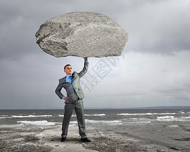 迫眉睫的问题权势的商人头顶着巨大的石头图片