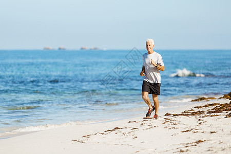 健康的跑步者海滩上健康的跑步者图片