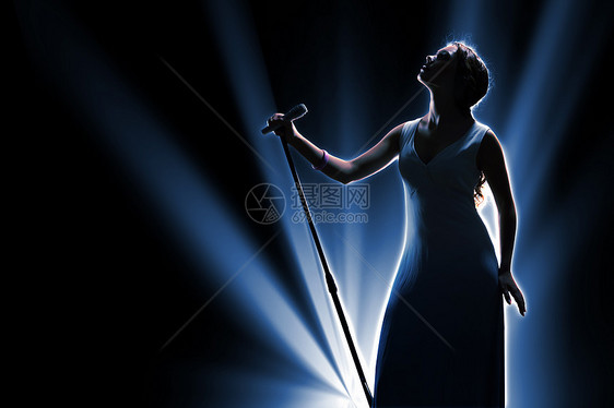舞台上的女歌手着麦克风舞台上的女歌手图片
