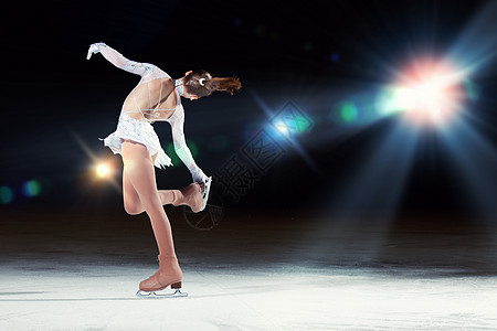 疯狂跳舞小女孩花样滑冰小女孩运动场花样滑冰背景