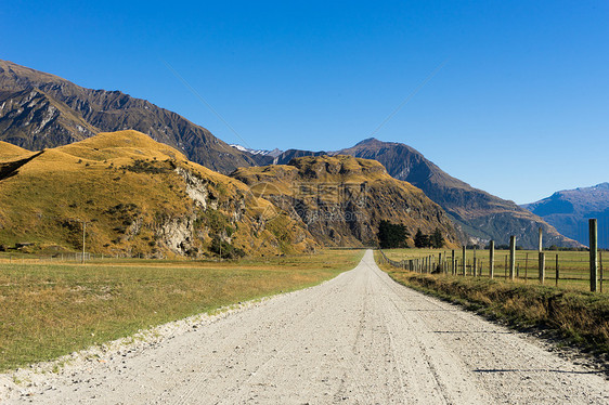 风景如画新西兰阿尔卑斯山道路的自然景观图片