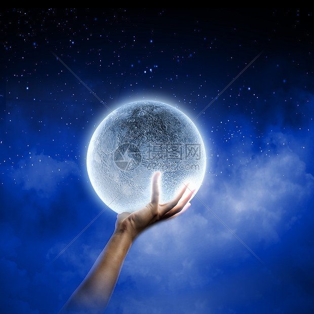月球行星靠近人的手握着月球行星
