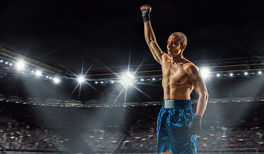 专业拳击冠职业拳击手舞台上的聚光灯庆祝胜利图片