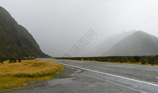 风景如画新西兰阿尔卑斯山道路的自然景观图片