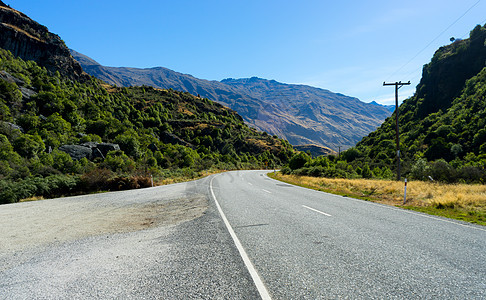 风景如画新西兰阿尔卑斯山道路的自然景观图片