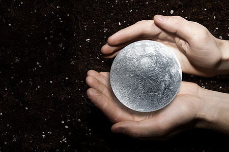 棕榈中的月球行星手握月亮行星土壤背景图片