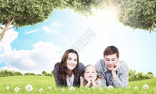 幸福的家庭父母女儿的轻幸福的家庭图片