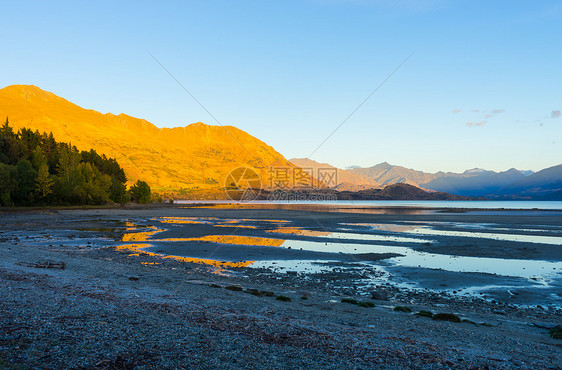 风景如画新西兰阿尔卑斯山湖泊的自然景观图片