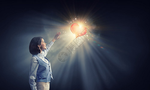 冲破黑暗迎接光明图片搜索结果