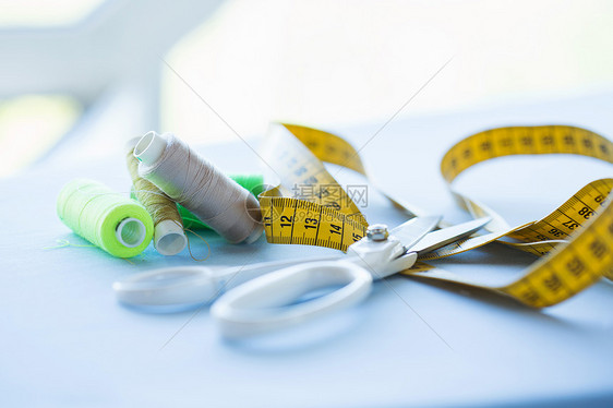 缝纫包剪刀测量桌子上的胶带螺纹图片