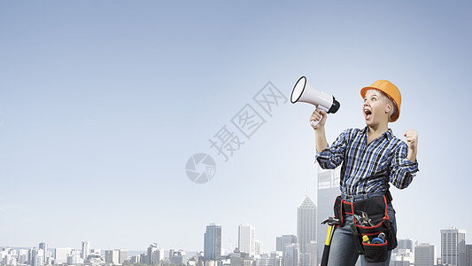 带扩音器的女建筑工人轻的情感女建设者扩音器里尖叫图片