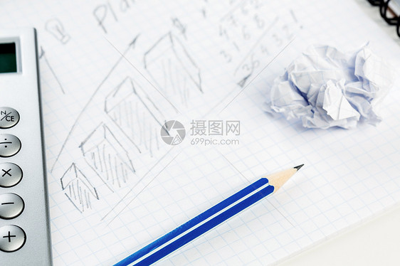 生意还生活学校办公用品摆桌子上图片