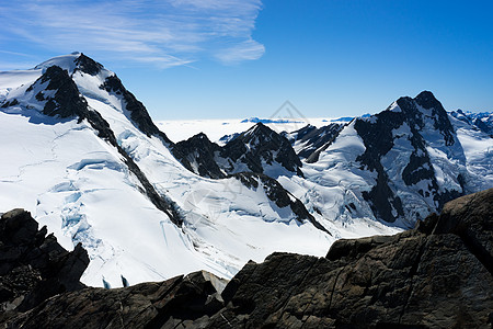 雪山山景雪,蓝天清澈图片