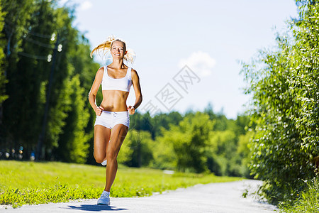 路跑运动女孩轻迷人的女人户外跑步的形象背景