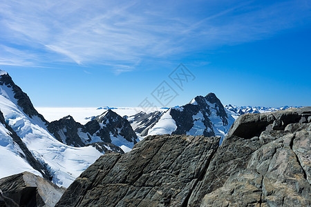 雪山山景雪,蓝天清澈图片