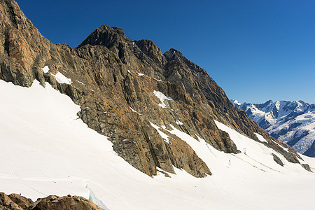 雪山峰山景雪,蓝天清澈图片