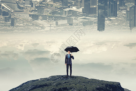 带着黑色雨伞的人商人着雨伞手提箱站山顶上图片