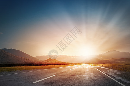 空沥青路太阳天际线升日出路上图片