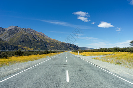 风景如画新西兰阿尔卑斯山道路的自然景观图片