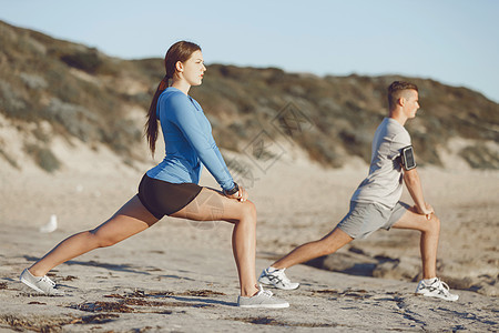 轻夫妇海滩训练轻夫妇海滩训练锻炼图片
