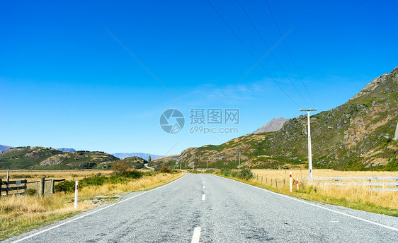 风景如画新西兰阿尔卑斯山道路的自然景观图片