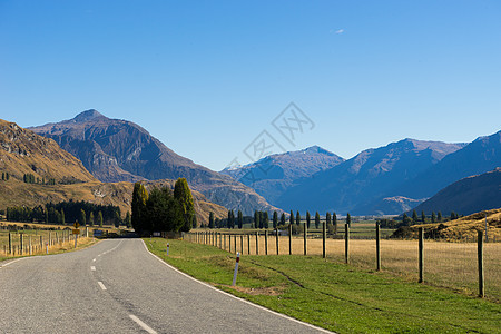 风景如画新西兰阿尔卑斯山道路的自然景观图片