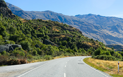 风景如画新西兰阿尔卑斯山道路的自然景观图片