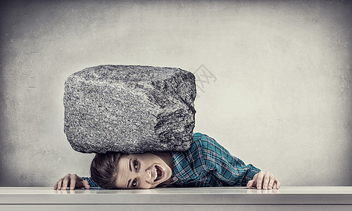 荷叶下女孩图片