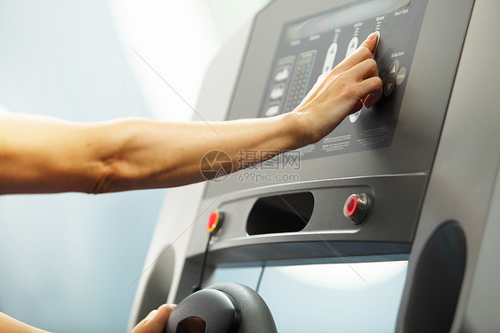 健身房的形象健身房跑步机的形象健身体育图片