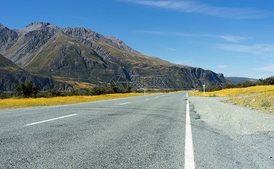 风景如画新西兰阿尔卑斯山道路的自然景观图片