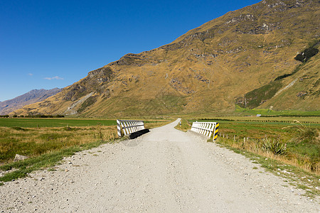 风景如画新西兰阿尔卑斯山道路的自然景观图片