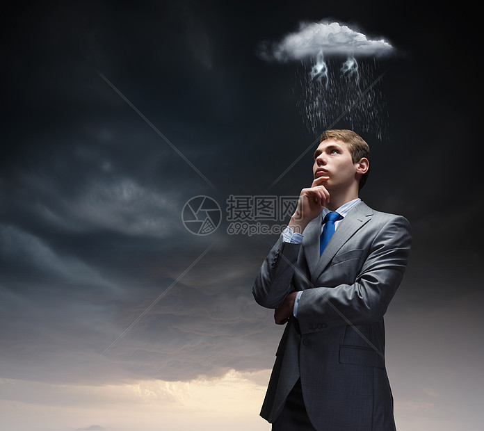 思考个想法轻的思想的商人抬头看着下巴高清图片下载 正版图片 摄图网 思考个想法轻的思想的商人抬头看着下巴高清图片下载 正版图片 摄图网