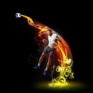 足球运动员带球穿着白色衬衫的足球运动员的形象图片