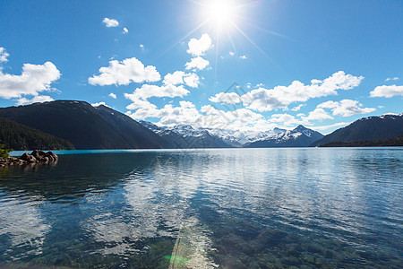 徒步加大惠斯勒附近风景如画的加里波迪湖的绿松石水域列颠哥伦比亚省非常受欢迎的徒步旅行目的地图片