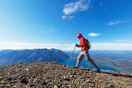 加大山区徒步旅行的人徒步旅行北美最受欢迎的娱乐活动活动很多风景如画的小径图片