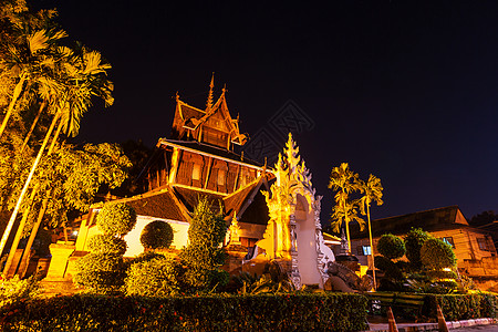 泰国北部清迈的夜景佛教寺庙图片