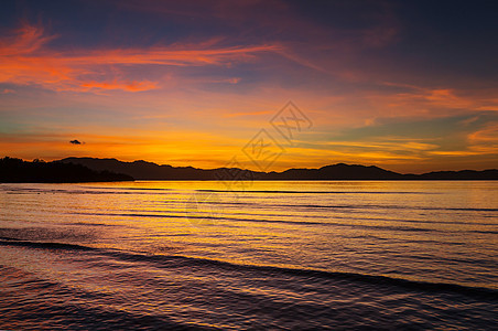 美丽的彩色日落海边适合壁纸背景图像图片