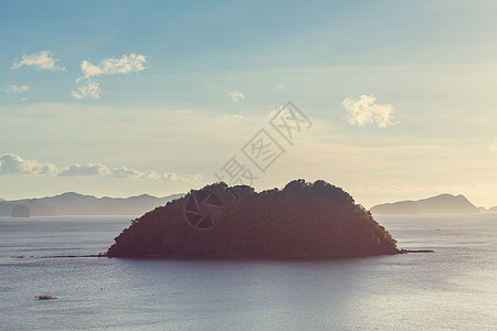 令人惊叹的海景海湾山区岛屿,巴拉望,菲律宾图片