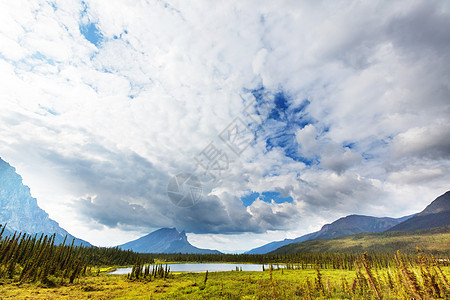 夏天风景如画的加大山脉图片