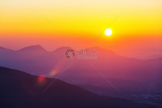 土耳其山脉美丽的自然景观荔枝路徒步旅行者中很名图片