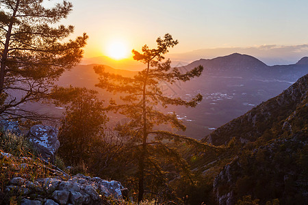 土耳其山脉美丽的自然景观荔枝路徒步旅行者中很名图片