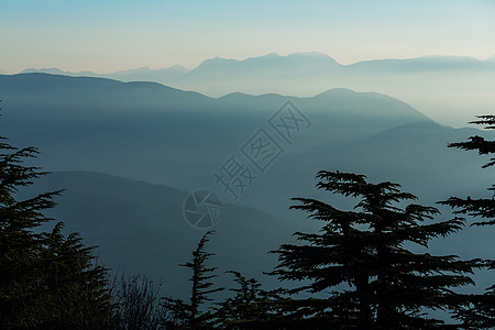 土耳其山脉美丽的自然景观荔枝路徒步旅行者中很名图片