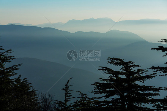 土耳其山脉美丽的自然景观荔枝路徒步旅行者中很名图片