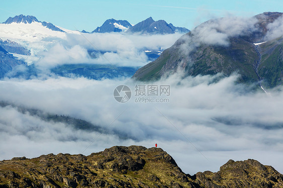 夏天阿拉斯加风景如画的山脉积雪覆盖的地块,冰川岩石峰图片