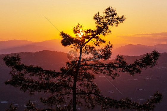 土耳其山脉美丽的自然景观荔枝路徒步旅行者中很名图片