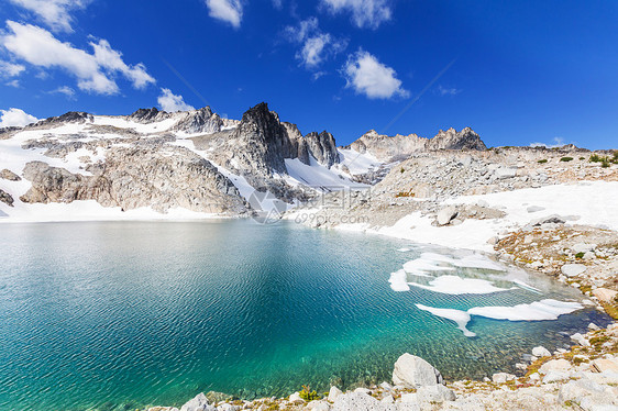 美国华盛顿美丽的高山湖泊荒野地区图片