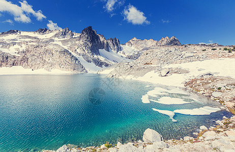 美国华盛顿美丽的高山湖泊荒野地区图片