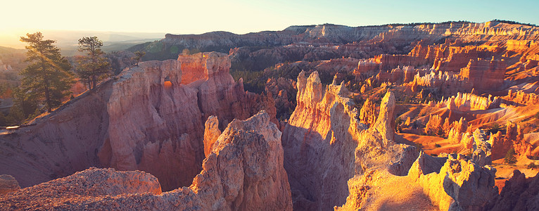 风景如画的彩色粉红色岩石的布莱斯峡谷公园犹他州,美国图片